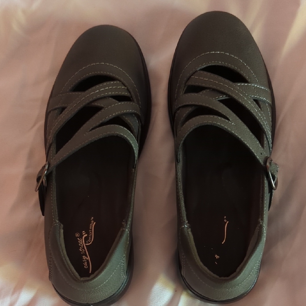 Easy Street Women's Gray Mary Jane Flats
